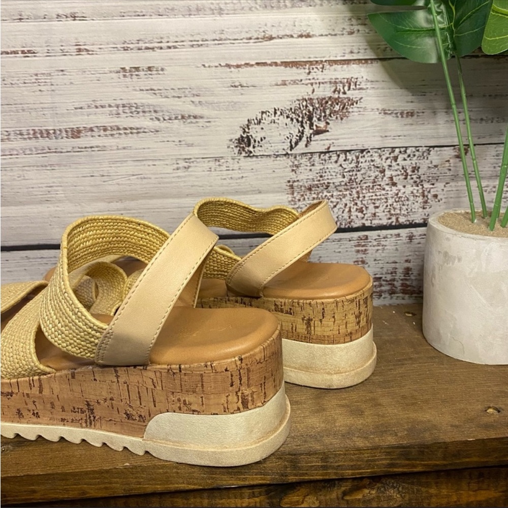 Universal Thread Tan Platform Double Strap Sandal… - image 5